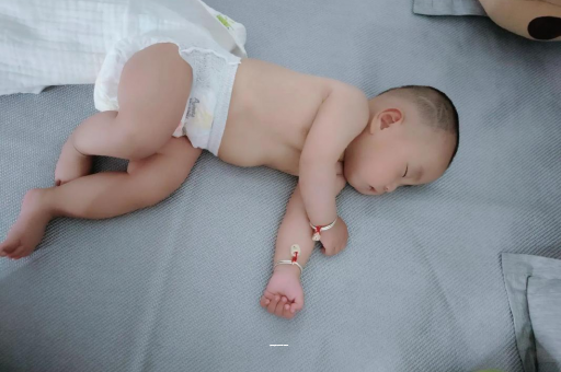江西孕妇肚子一跳一跳